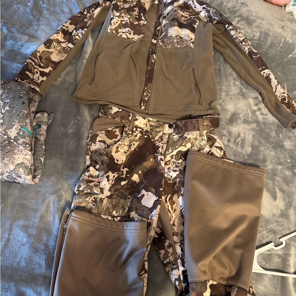 Women's Magellan Camos